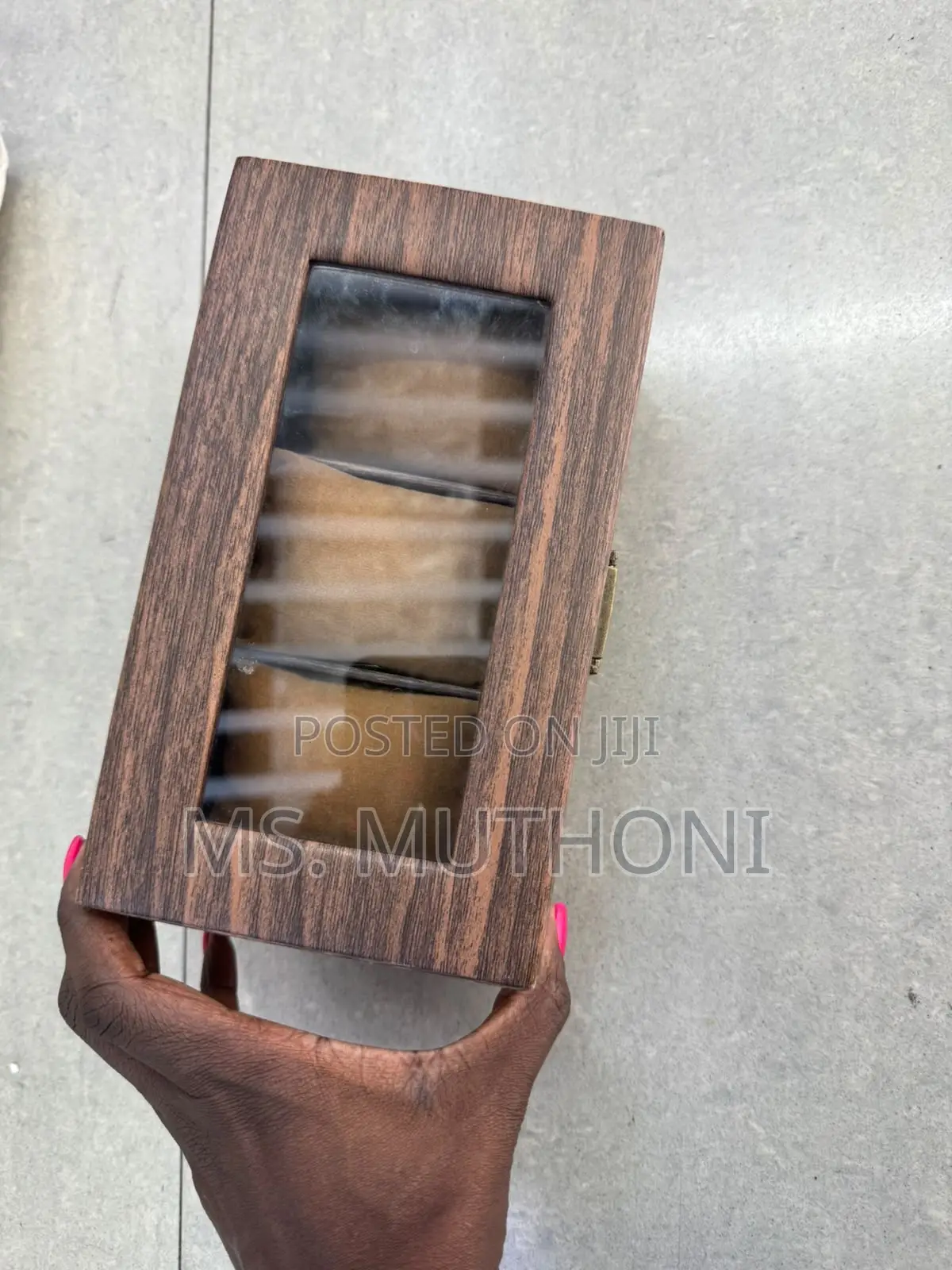 3-Slot Watch Organizer With a Clear Display Top.