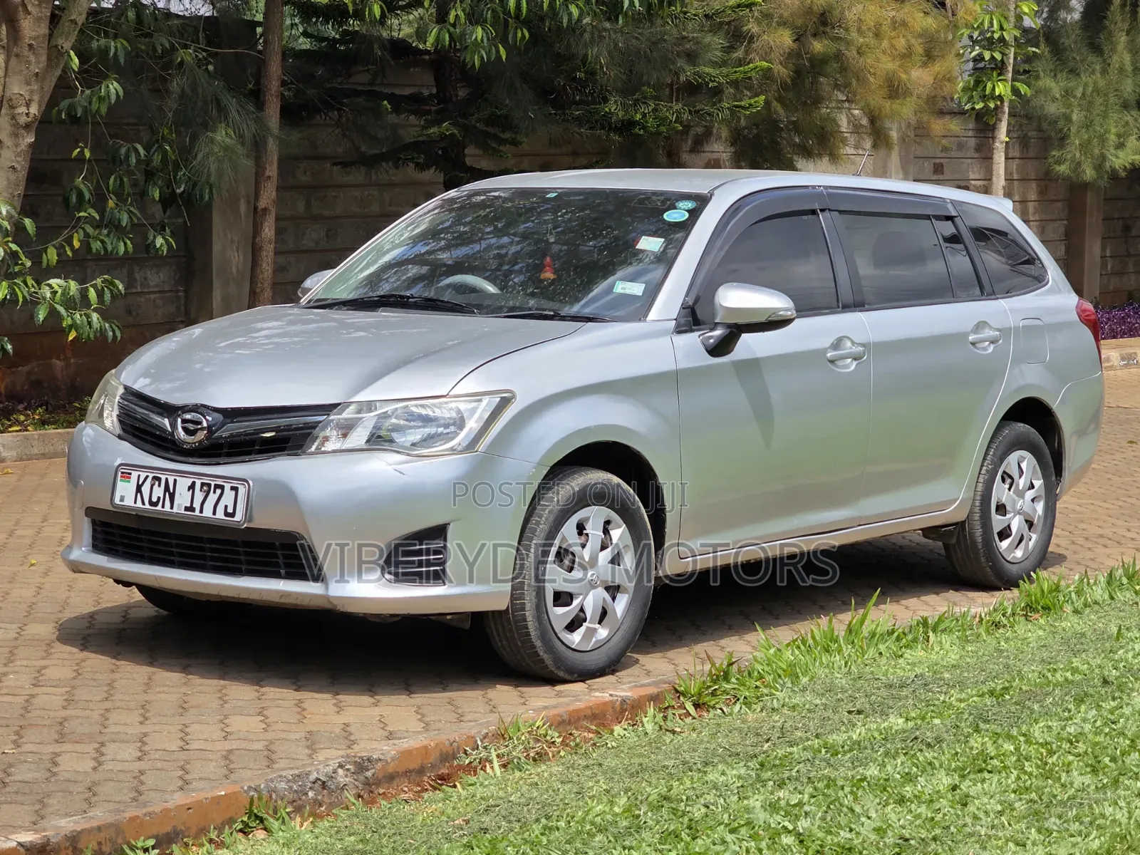 Toyota Corolla Fielder 2012
