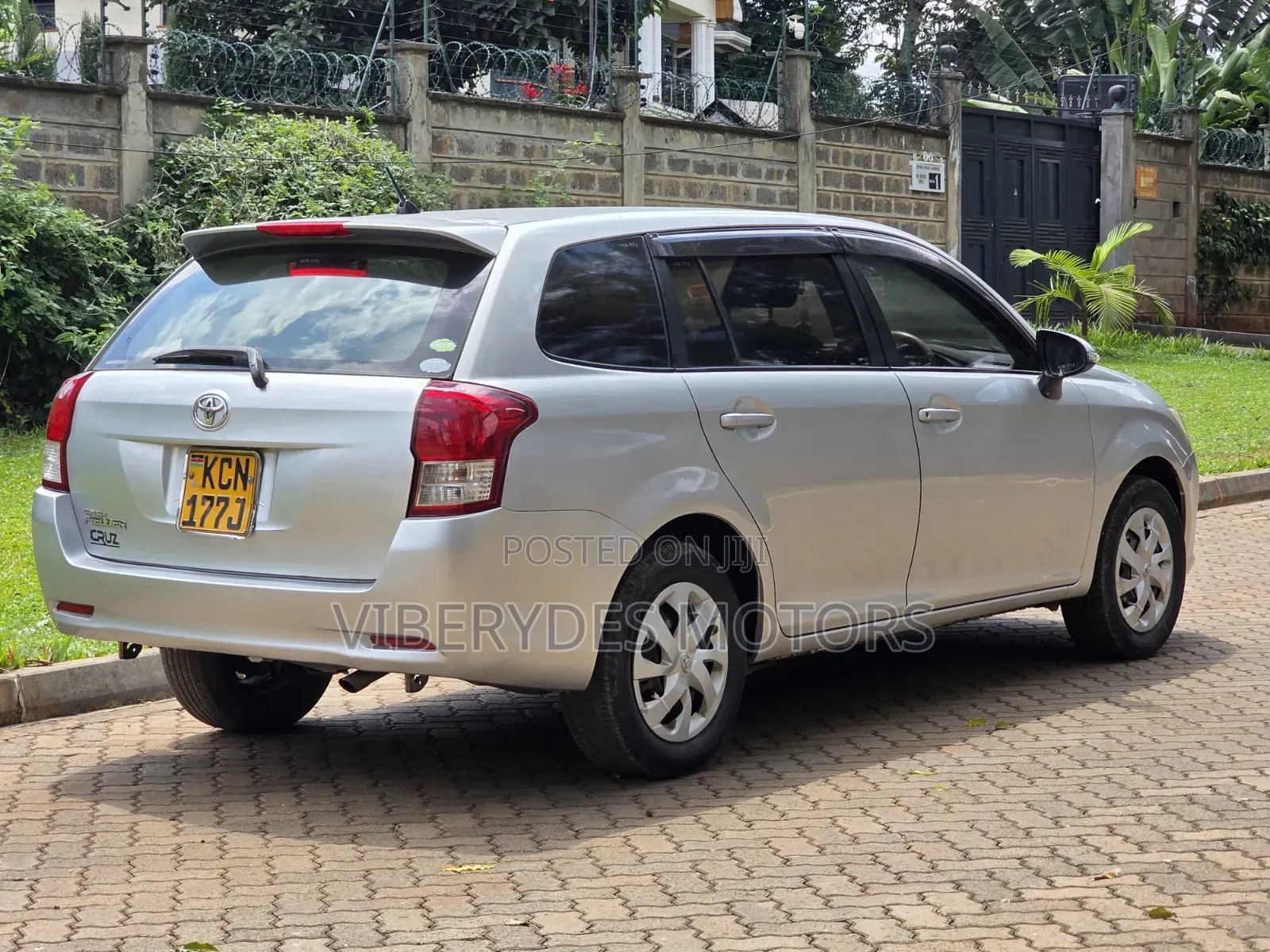 Toyota Corolla Fielder 2012
