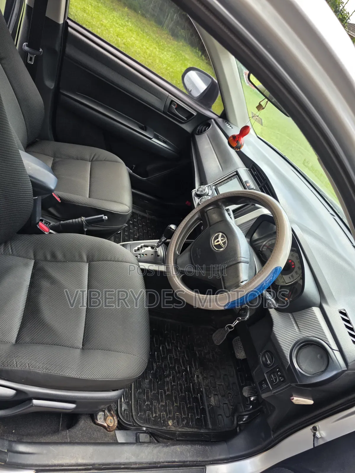 Toyota Corolla Fielder 2012