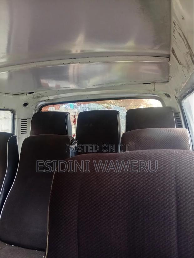 Toyota HiAce 1993 White - thumbnail 2