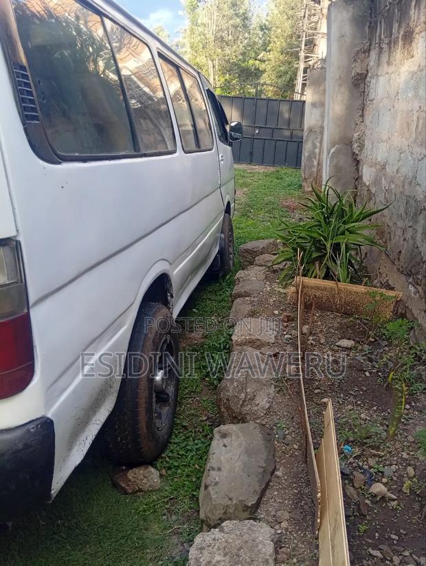 Toyota HiAce 1993 White - thumbnail 4