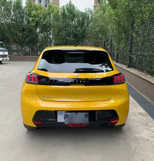 Peugeot 208 2020 Yellow