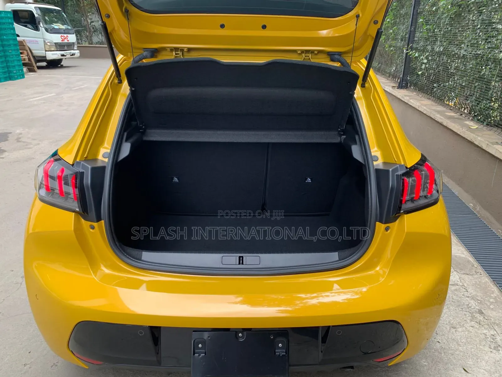 Peugeot 208 2020 Yellow