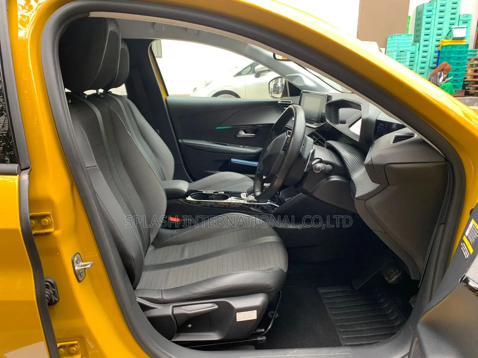 Peugeot 208 2020 Yellow