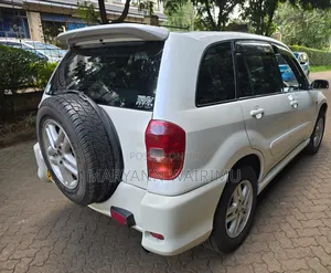 Toyota RAV4 Automatic 2000 White