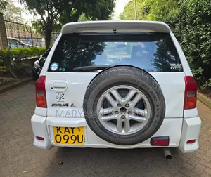 Toyota RAV4 Automatic 2000 White