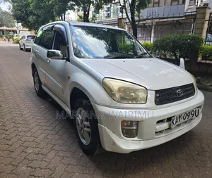 Toyota RAV4 Automatic 2000 White