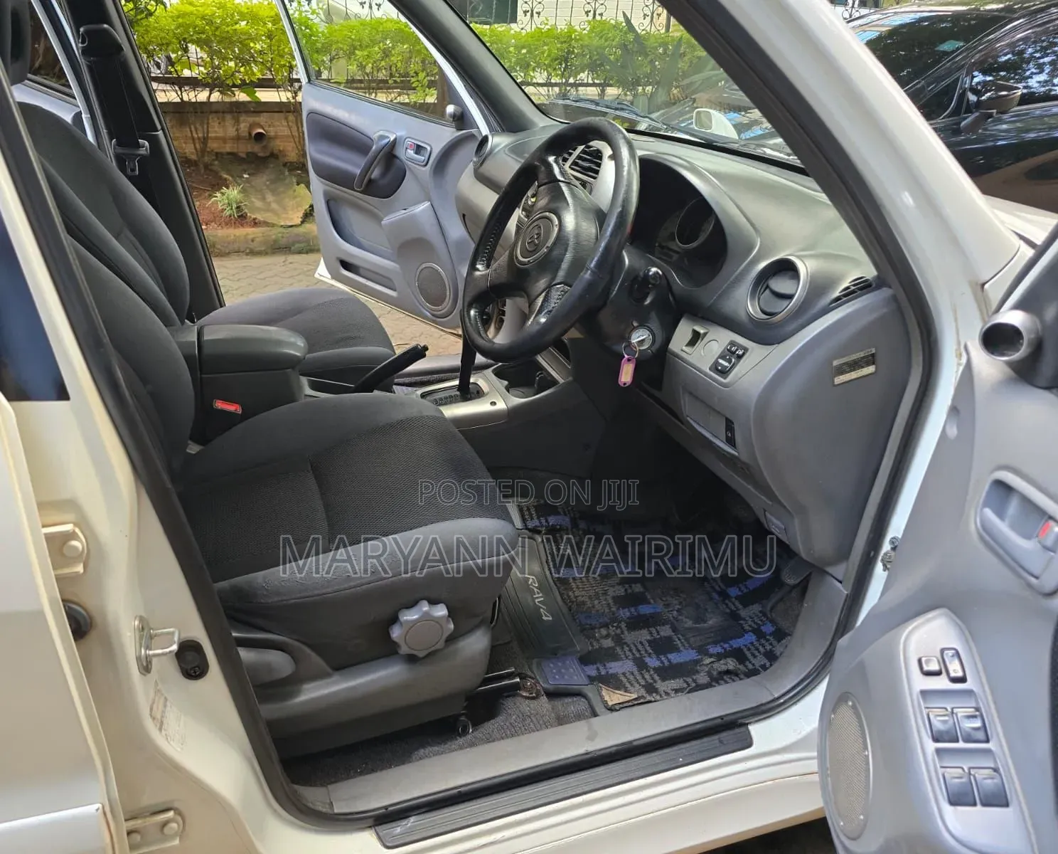 Toyota RAV4 Automatic 2000 White