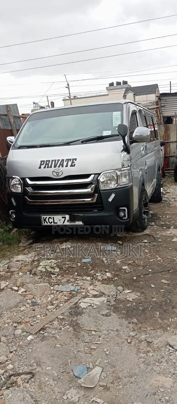 Toyota HiAce 2010 White - thumbnail 2