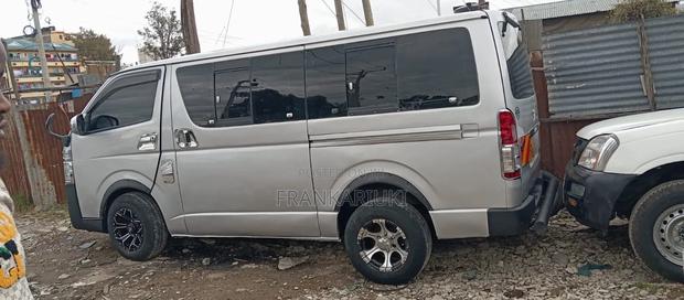 Toyota HiAce 2010 White - thumbnail 3