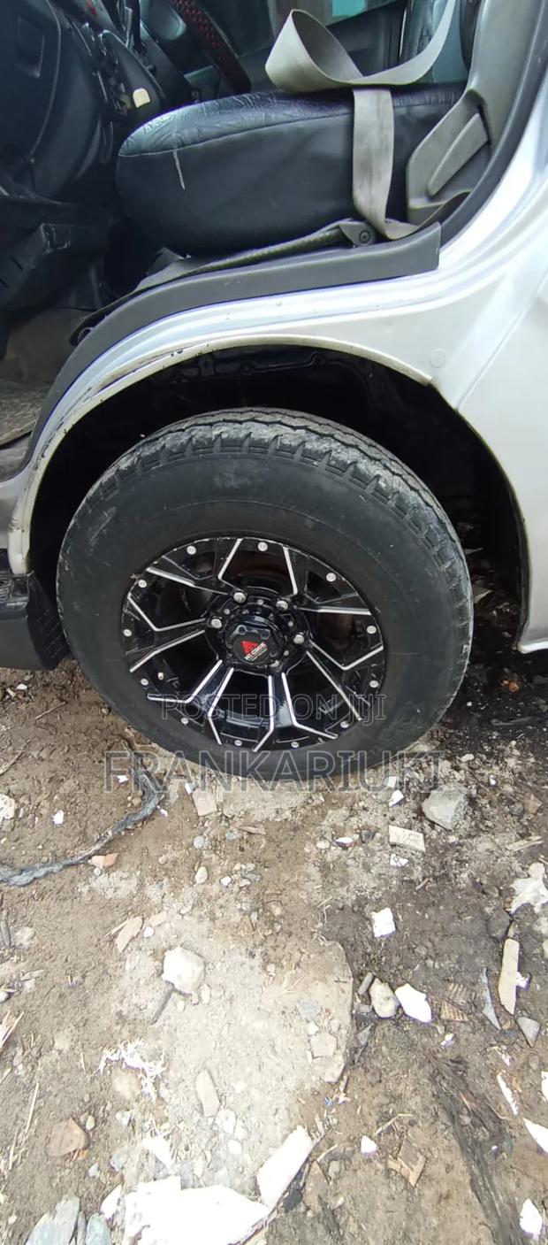 Toyota HiAce 2010 White - thumbnail 5