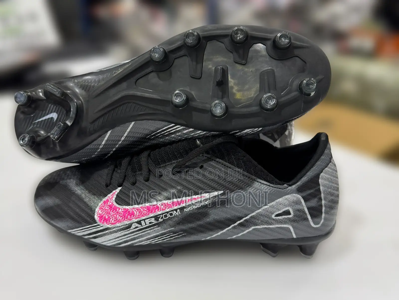 Nike Nike Mercurial Soccer Cleats in a Black / Off White Size40-45