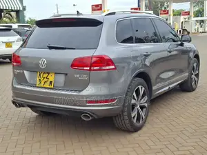 Volkswagen Touareg TDI Executive 4dr SUV AWD (3.0L 6cyl Turbodiesel 8A)