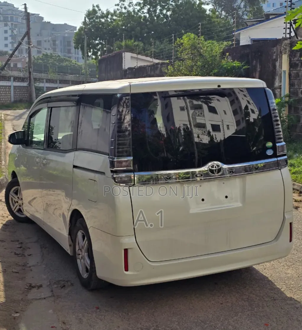 Toyota Voxy 2019 White