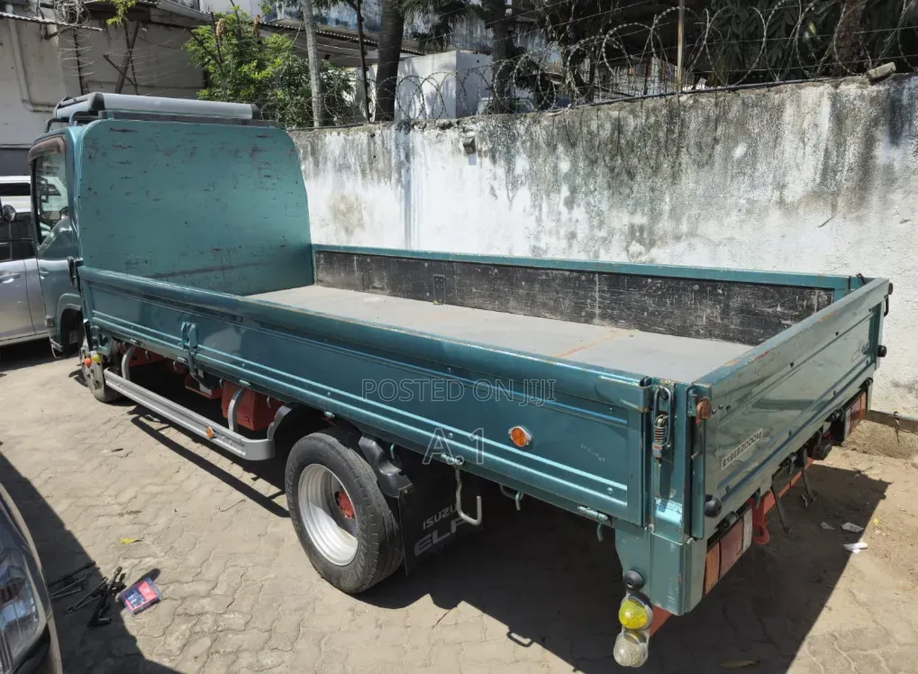 Isuzu Elf Long Chase 2019 Blue