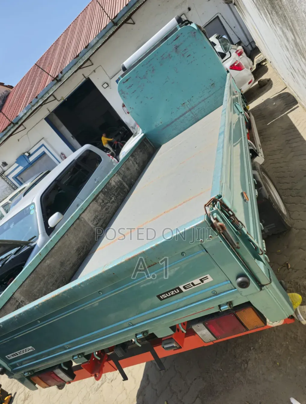 Isuzu Elf Long Chase 2019 Blue