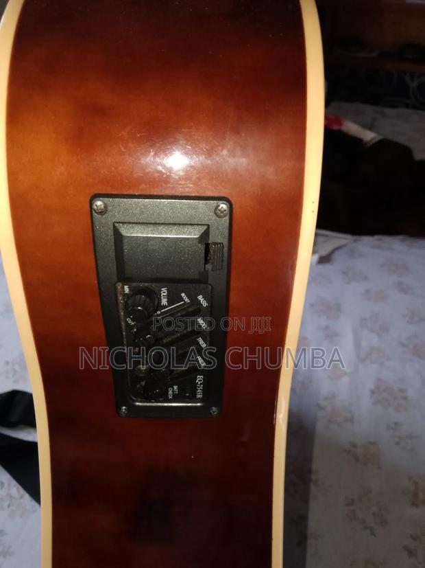 Semi Acoustic Guitar - thumbnail 2
