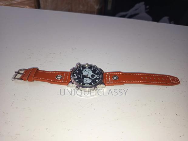 Mens Wrist Watch With Leather Straps