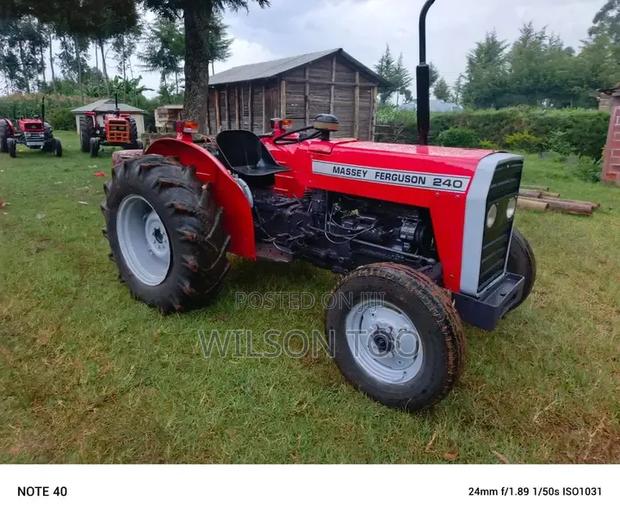 Tractor Massey Ferguson 240 - thumbnail 2