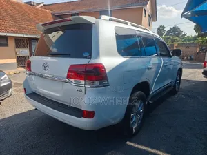 Toyota Land Cruiser 2017 White