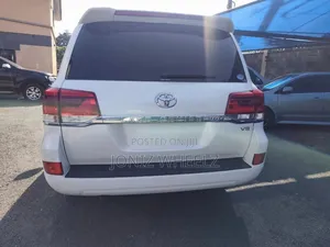Toyota Land Cruiser 2017 White