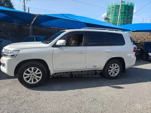 Toyota Land Cruiser 2017 White