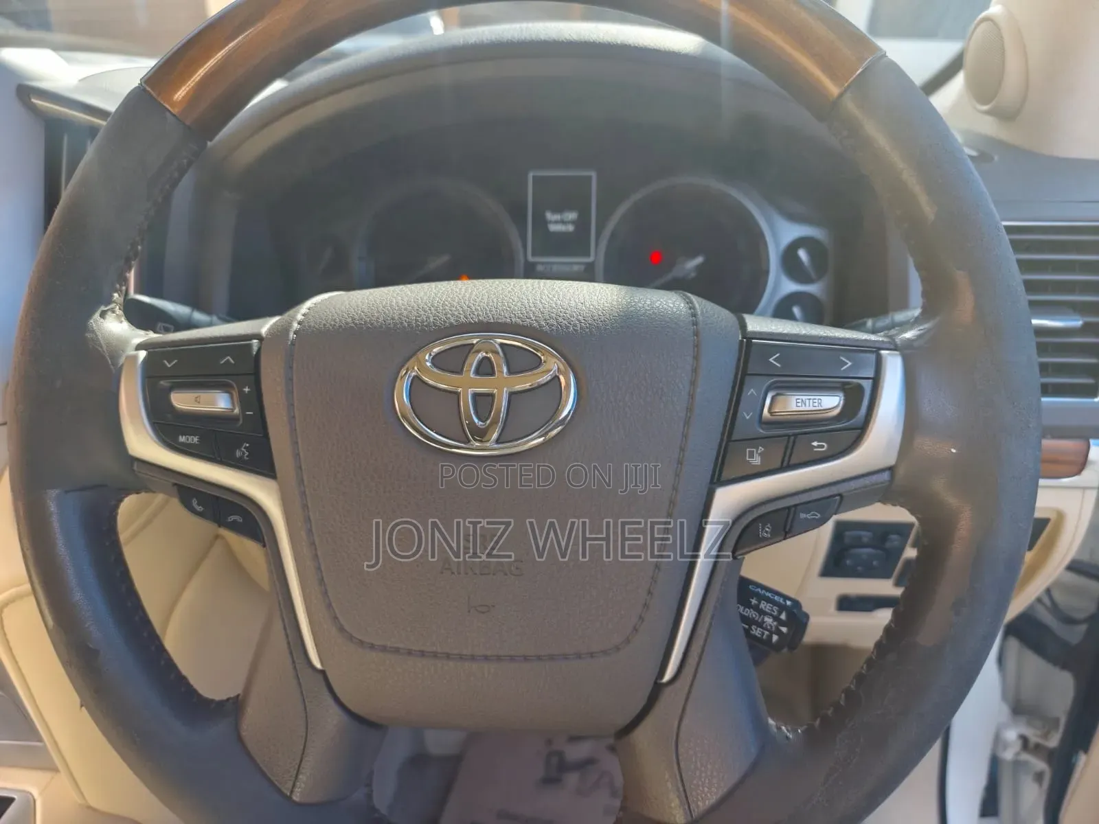 Toyota Land Cruiser 2017 White