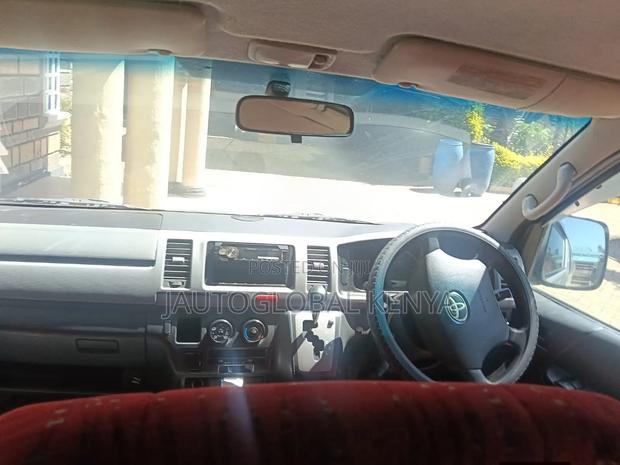 Toyota HiAce 2011 Silver - thumbnail 3