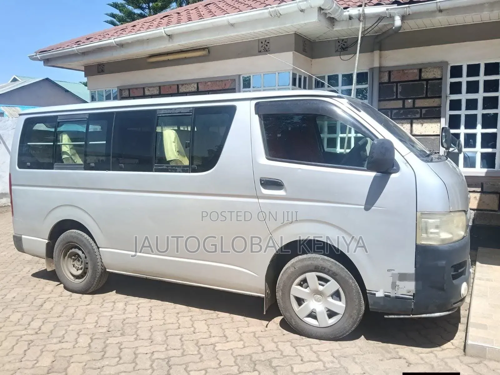 Toyota HiAce 2011 Silver