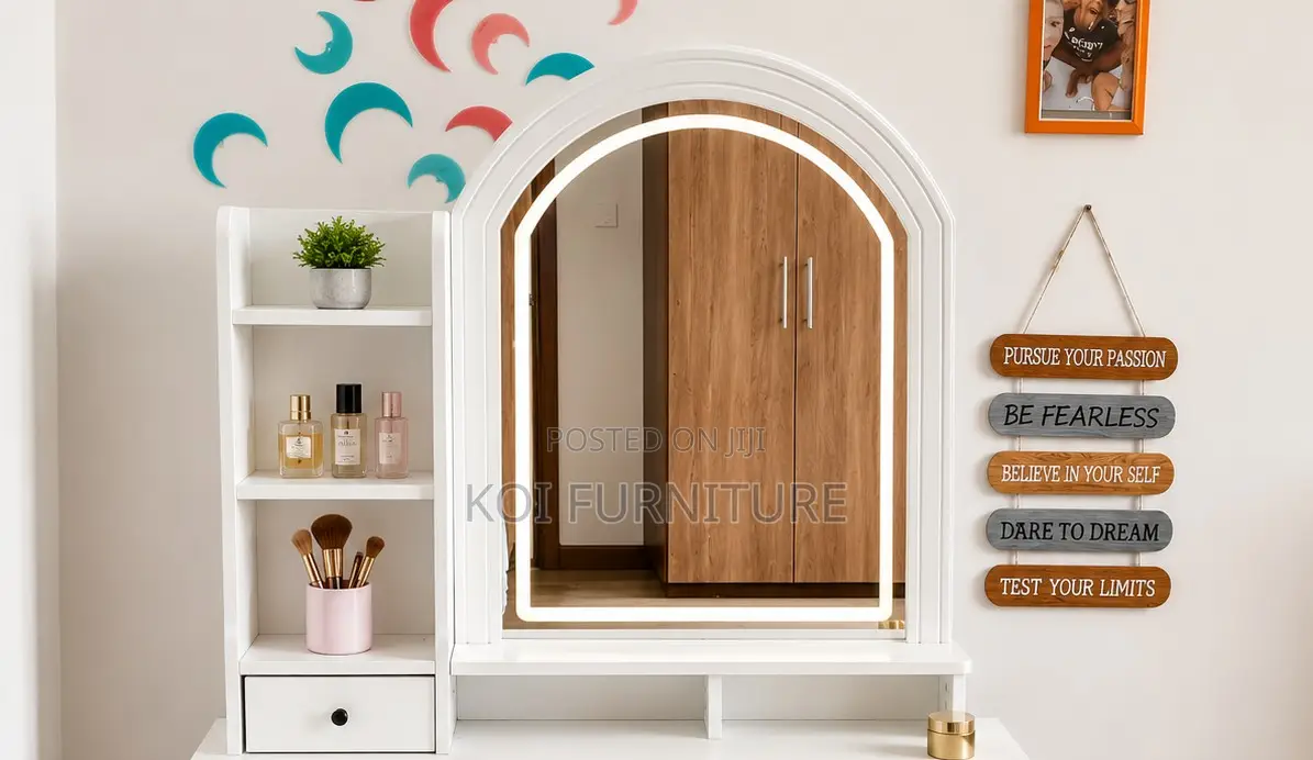Dressers; Elegant White Style Beauty Make Up Vanity Set
