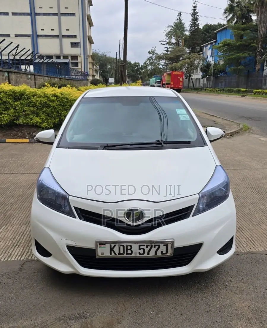 Toyota Vitz 2013 White