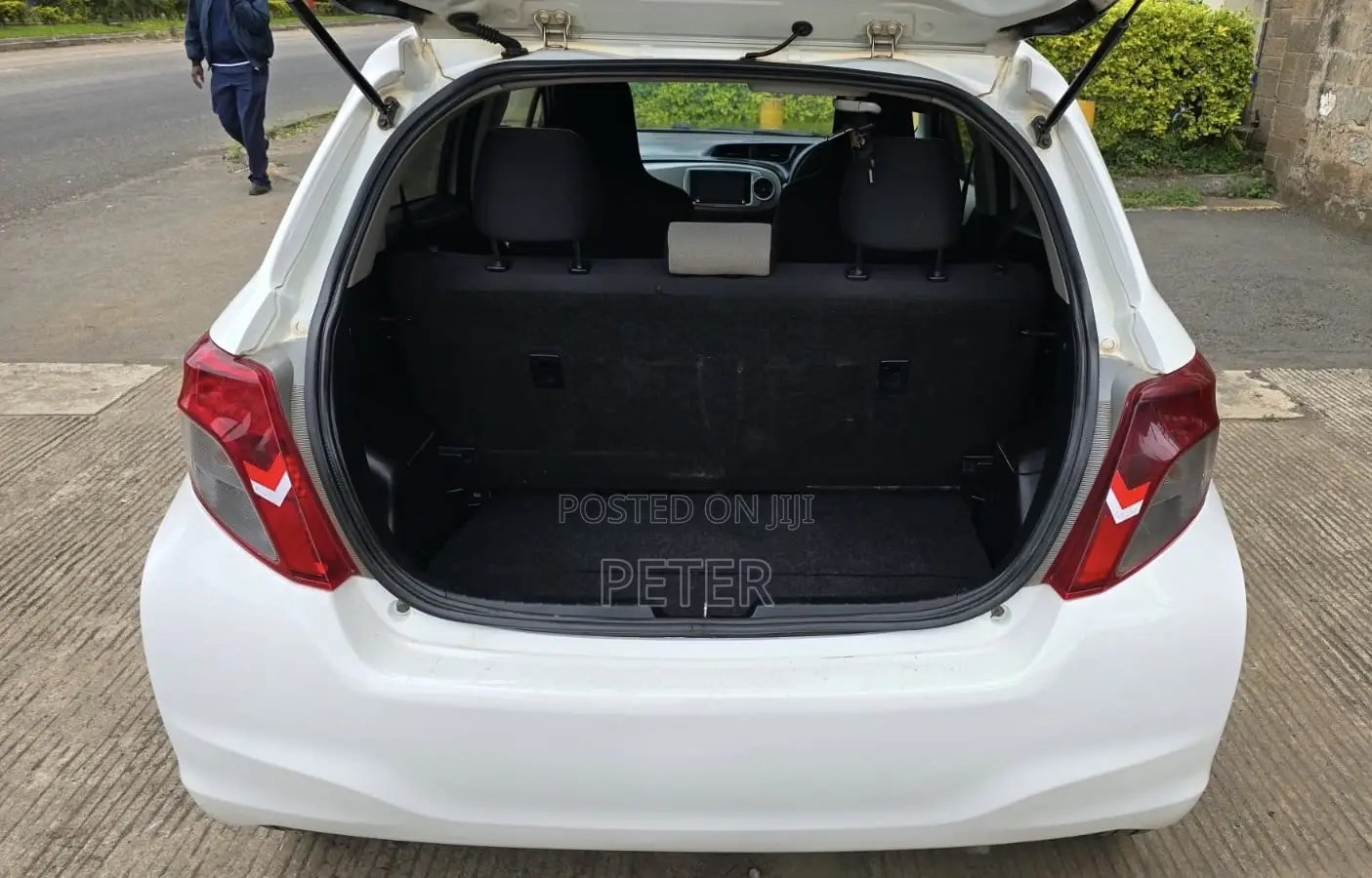 Toyota Vitz 2013 White