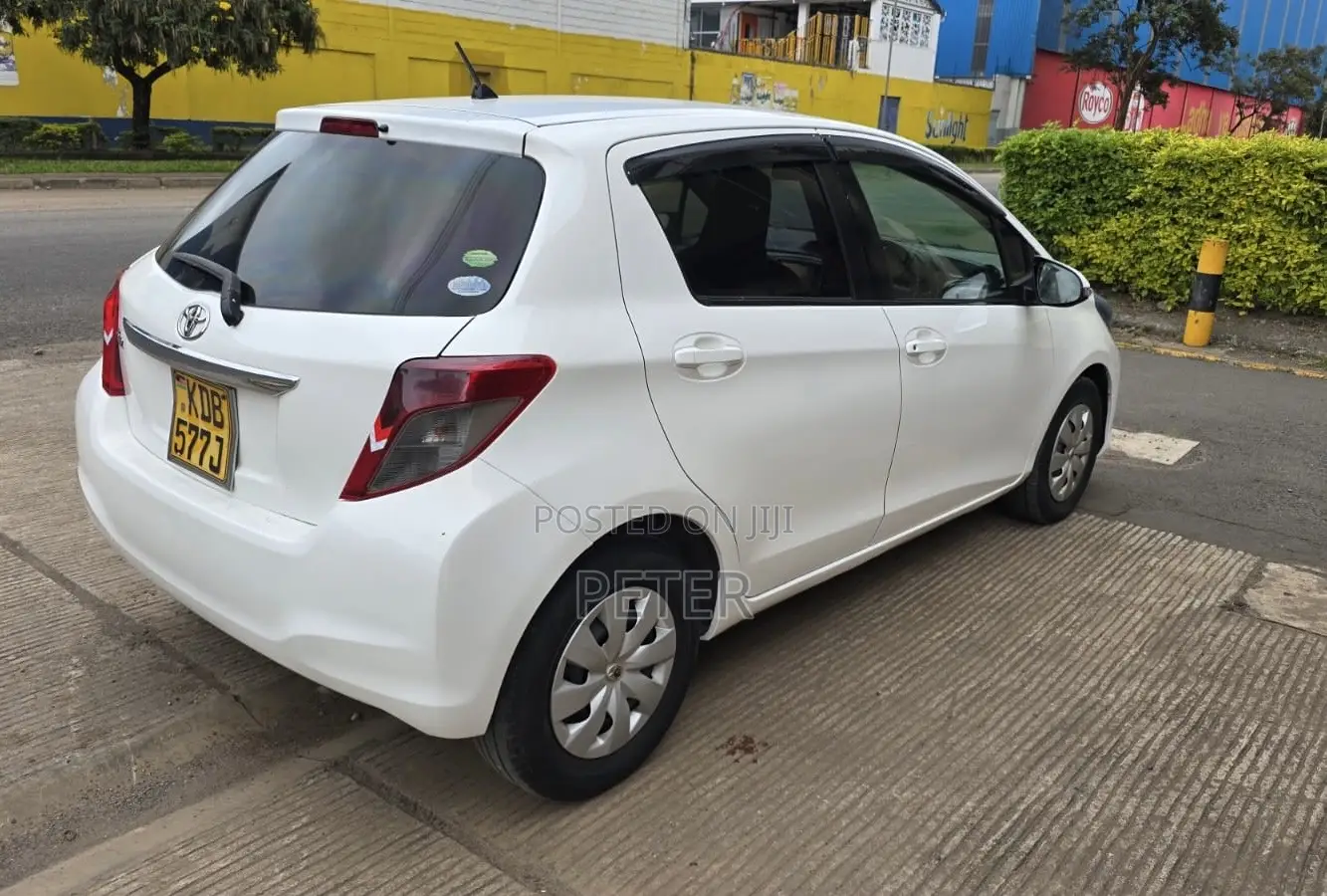 Toyota Vitz 2013 White