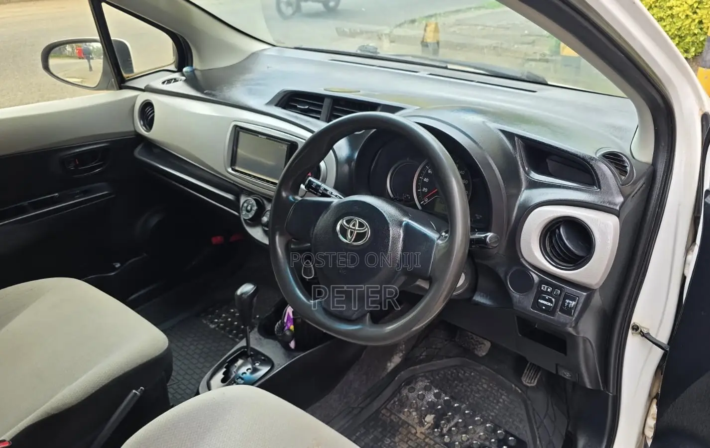 Toyota Vitz 2013 White
