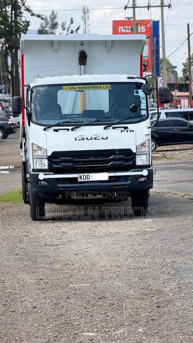 Isuzu FTR Tipper 2022 White - thumbnail 4