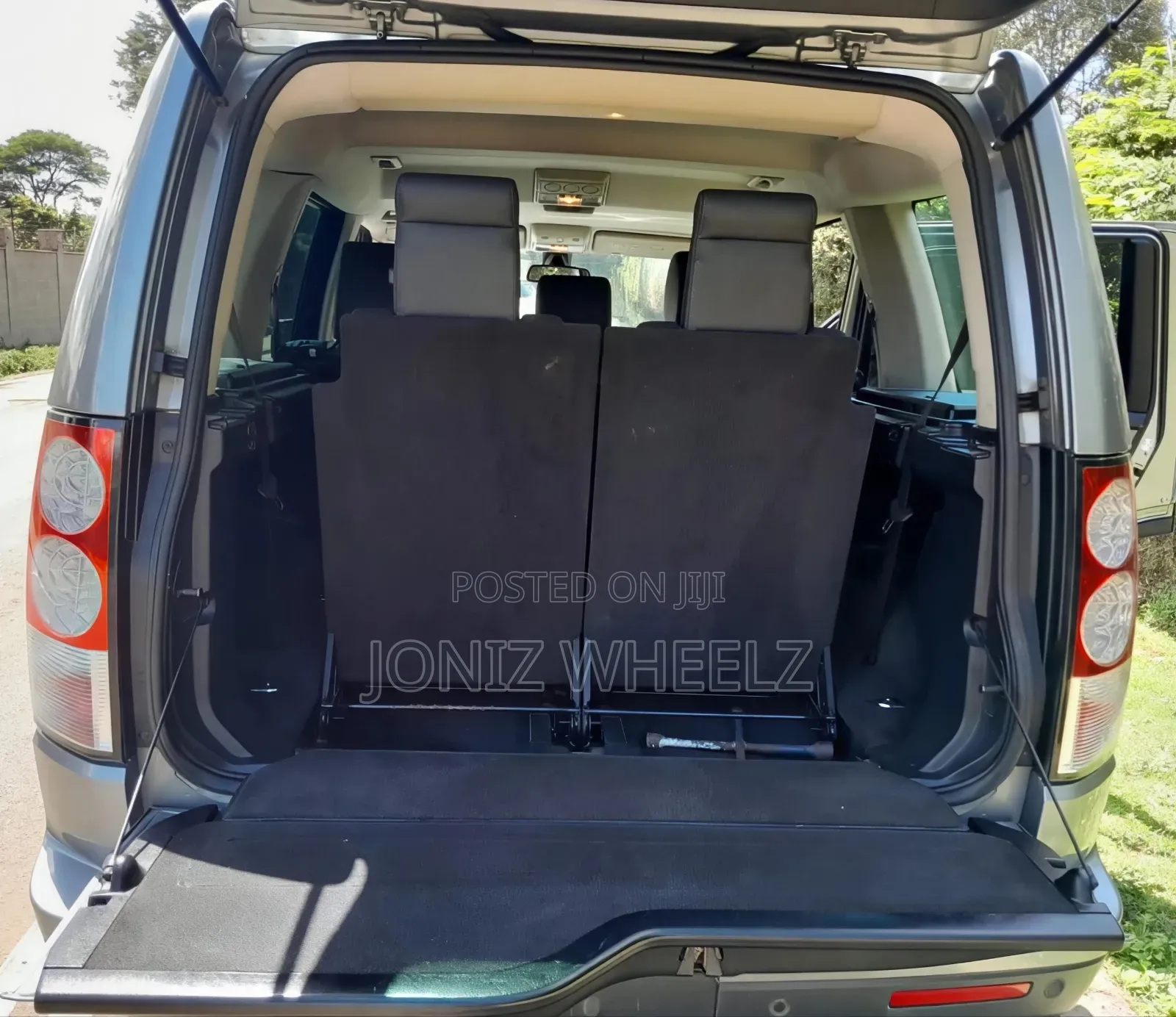 Land Rover Discovery 2012 Gray