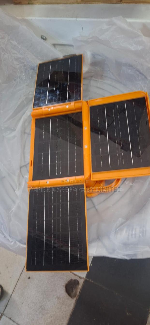 Solar Floodlight 12,000ah Battery10hours 4 Types of Lighting 200watts