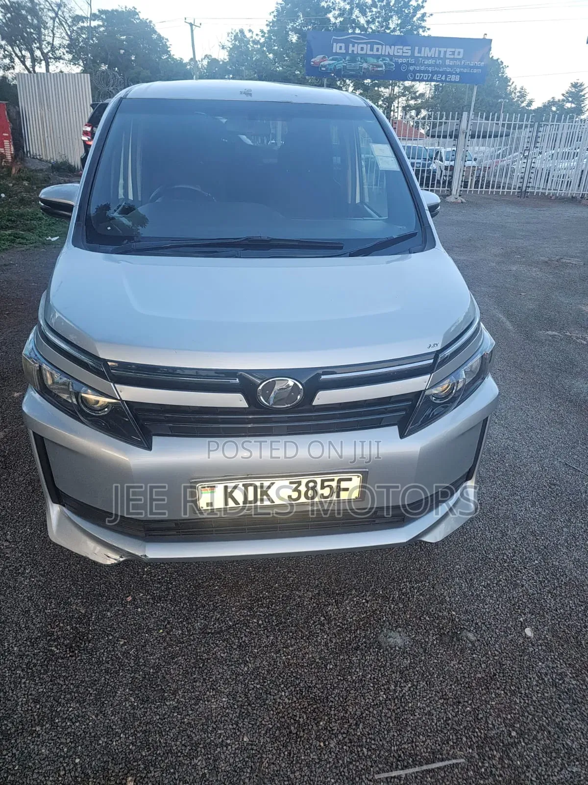 Toyota Voxy 2017 Silver