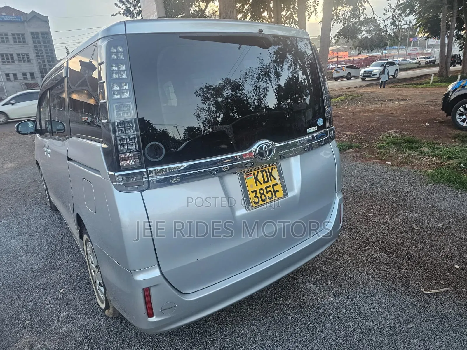 Toyota Voxy 2017 Silver