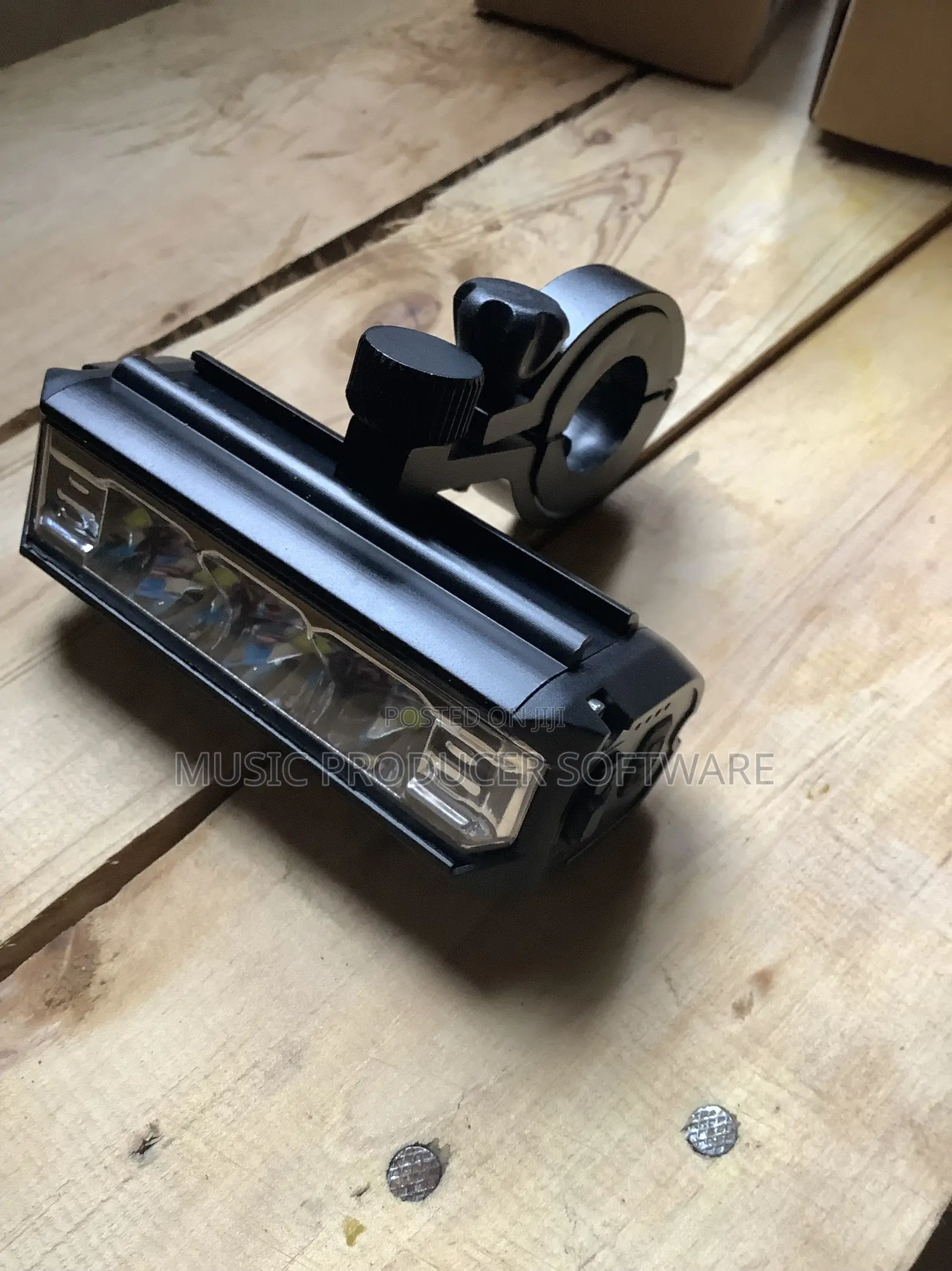 Bicycle Headlight ( 1800 Lumens)
