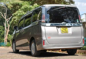 Toyota Voxy 2018 Beige