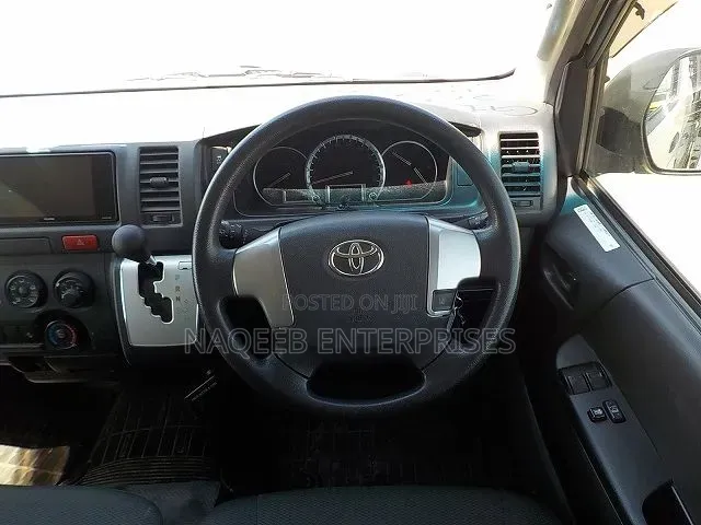 Toyota HiAce 2019 White