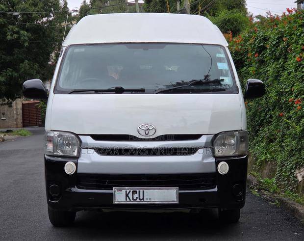 Toyota HiAce 2012 White - thumbnail 5
