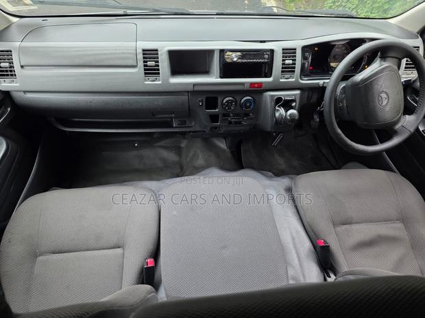 Toyota HiAce 2012 White - thumbnail 7