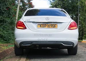 Mercedes-Benz C200 2017 Pearl