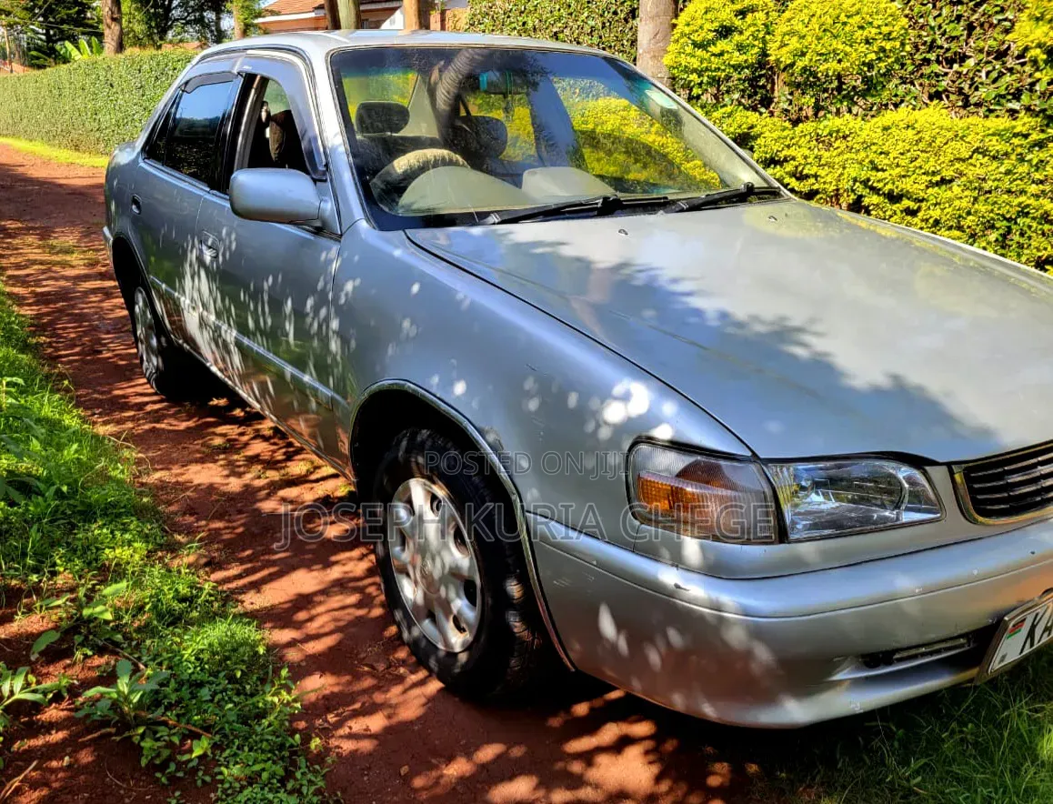 Toyota Corolla 2000 Silver