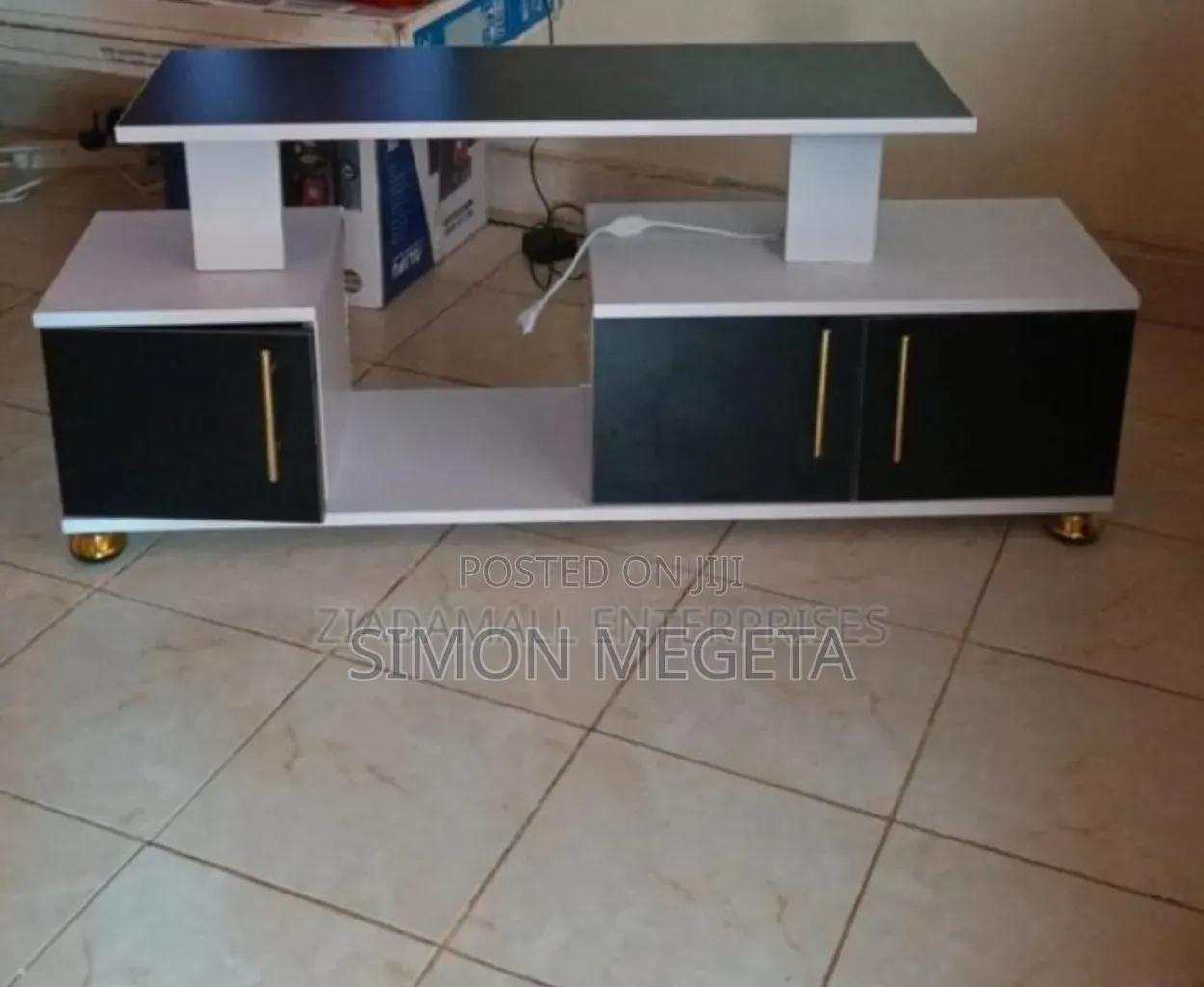 Black)White Istanbul 2 Tv Stand