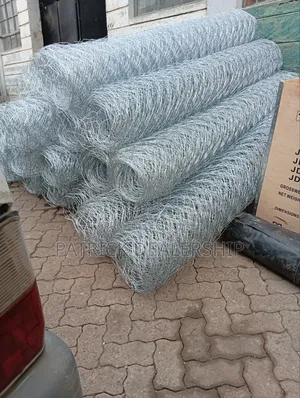 Triple Twisted Chain Link (6fts by 18m)