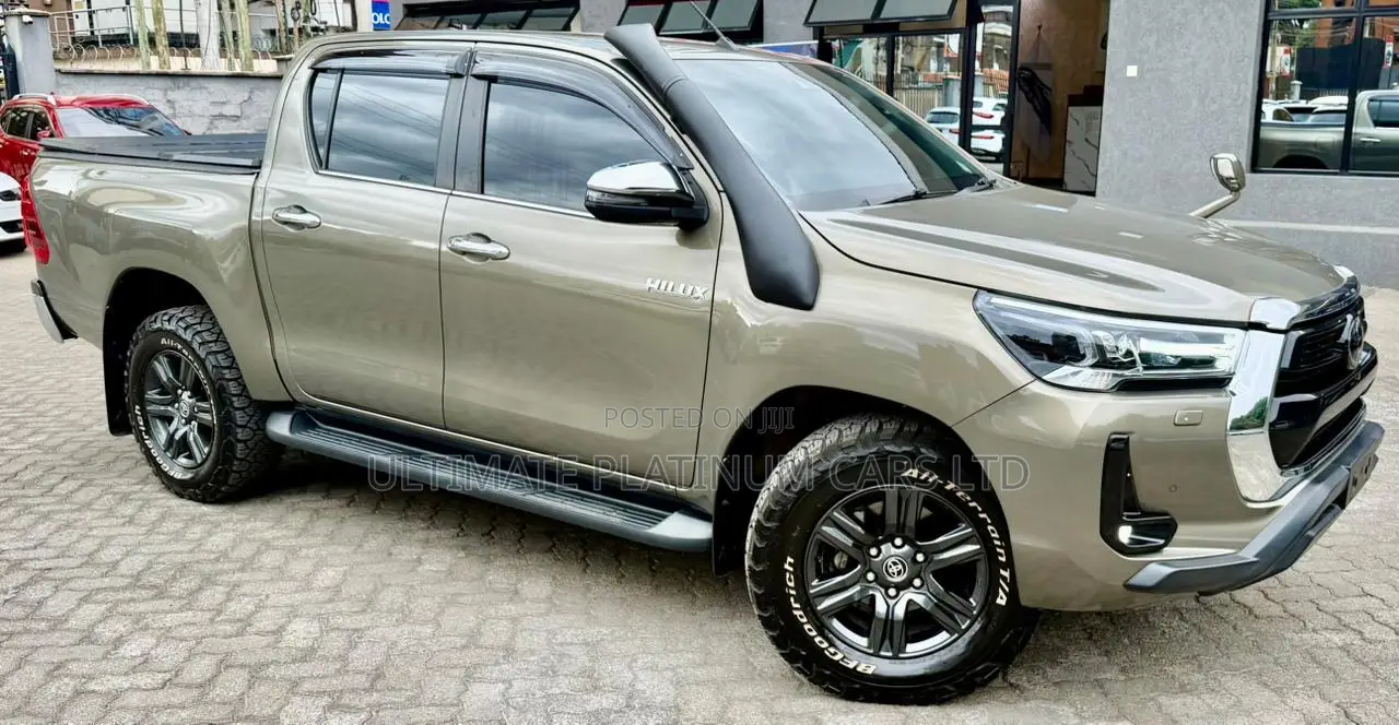 Toyota Hilux 2022 Brown